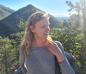 Image of Julia Berndtsson with a mountainscape in the background